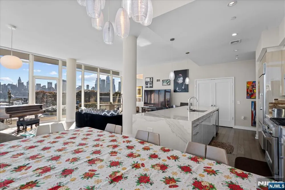 1200 Avenue Port Imp 705 Weehawken, NJ 07086