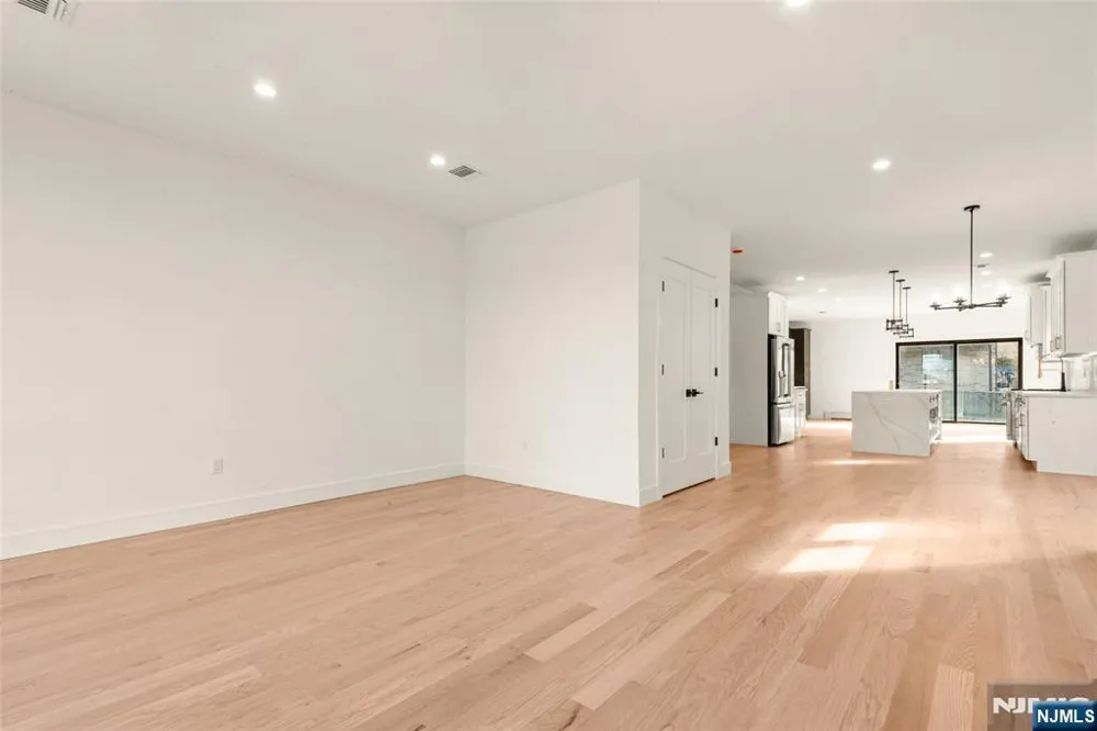 230 8th Street B Palisades Park, NJ 07650