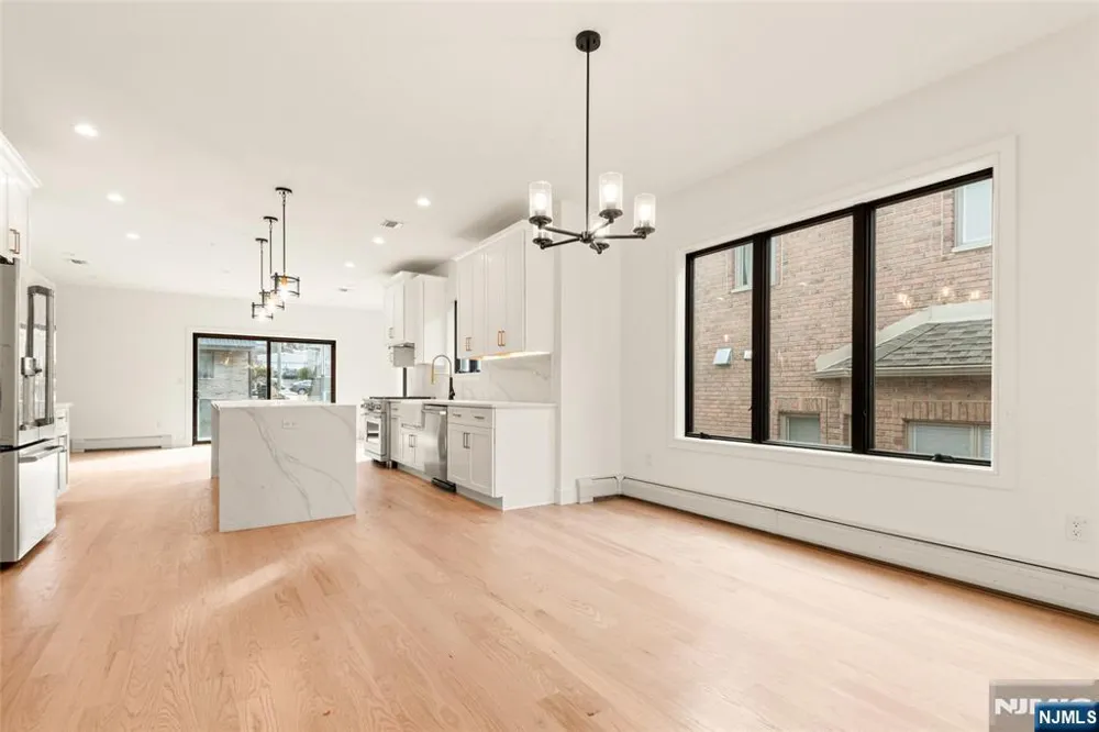 230 8th Street B Palisades Park, NJ 07650