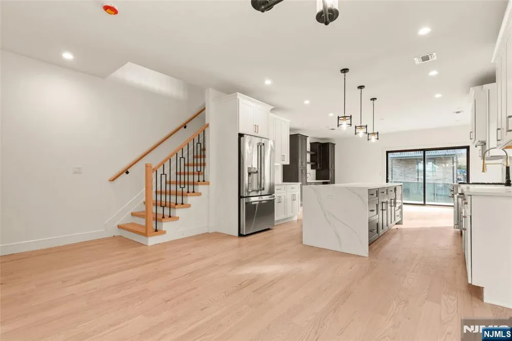 230 8th Street B Palisades Park, NJ 07650