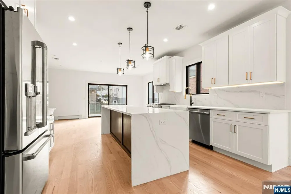 230 8th Street B Palisades Park, NJ 07650