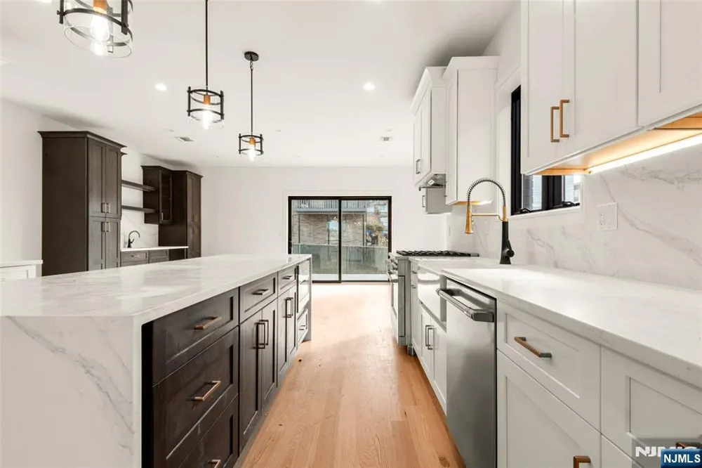 230 8th Street B Palisades Park, NJ 07650