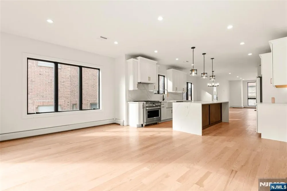 230 8th Street B Palisades Park, NJ 07650