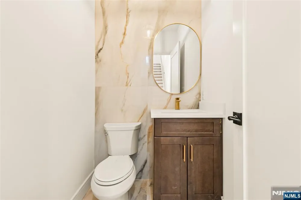 230 8th Street B Palisades Park, NJ 07650