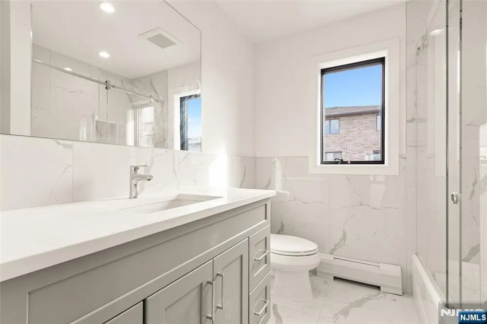 230 8th Street B Palisades Park, NJ 07650