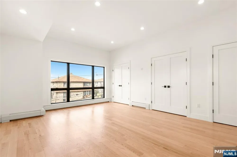 230 8th Street B Palisades Park, NJ 07650