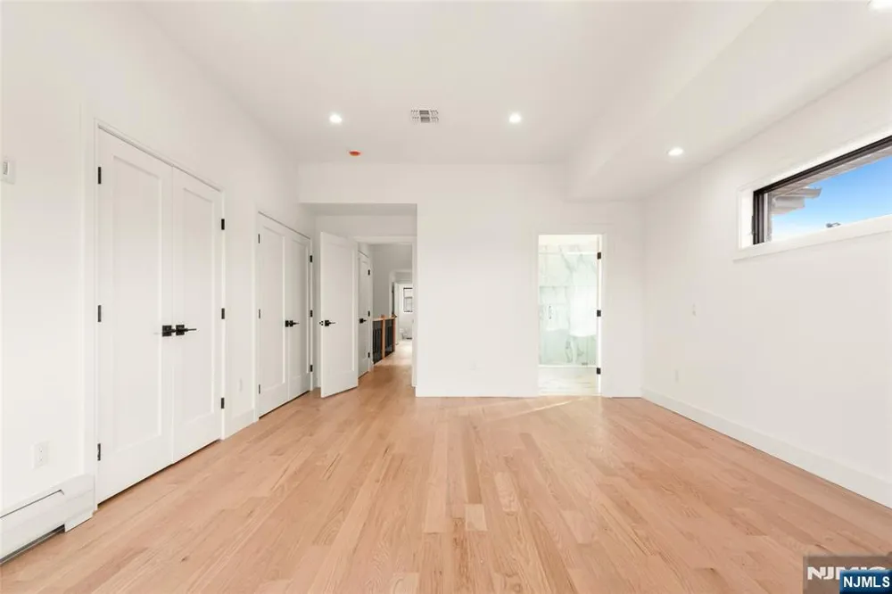 230 8th Street B Palisades Park, NJ 07650
