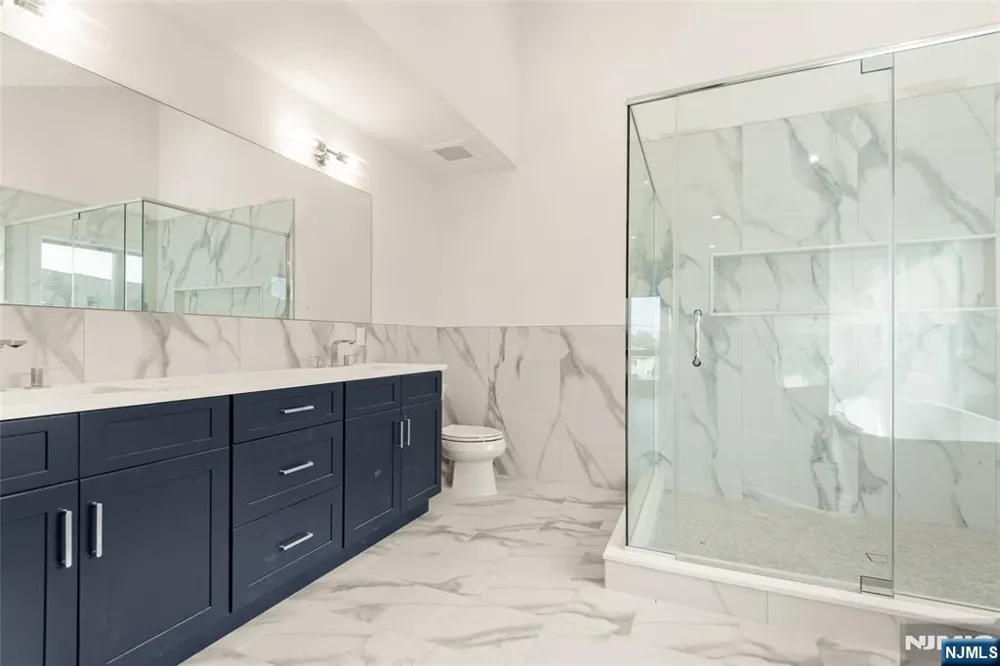 230 8th Street B Palisades Park, NJ 07650
