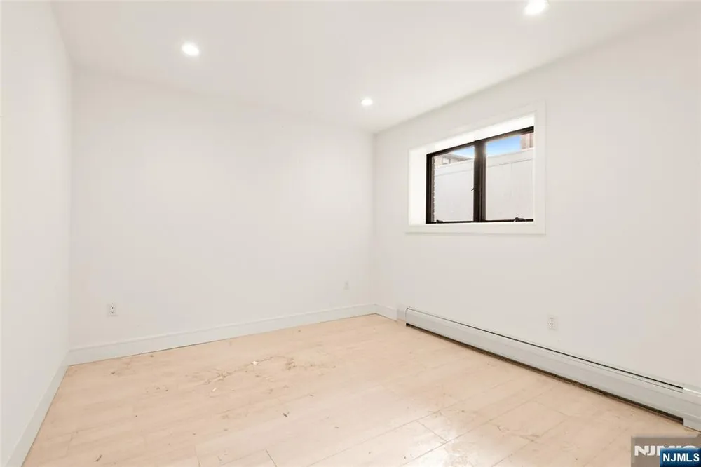 230 8th Street B Palisades Park, NJ 07650