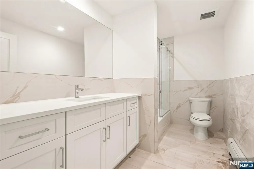 230 8th Street B Palisades Park, NJ 07650