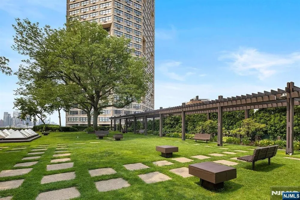 7002 Boulevard East 3F Guttenberg, NJ 07093
