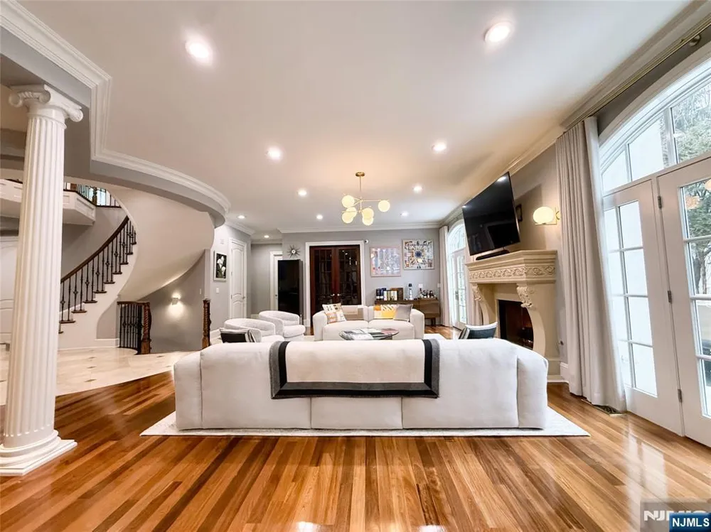 114 Bellaire Drive Demarest, NJ 07627