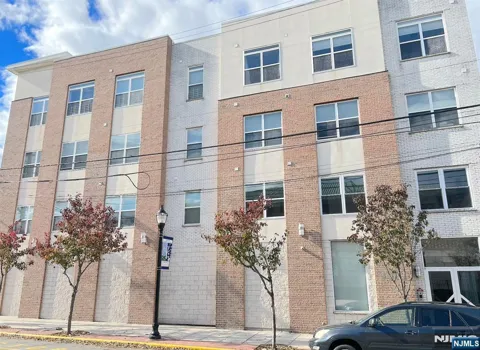 1901 Summit Avenue 301