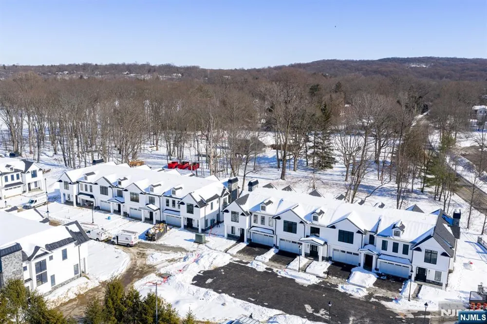 16-18 Paris Avenue 9 Rockleigh, NJ 07647
