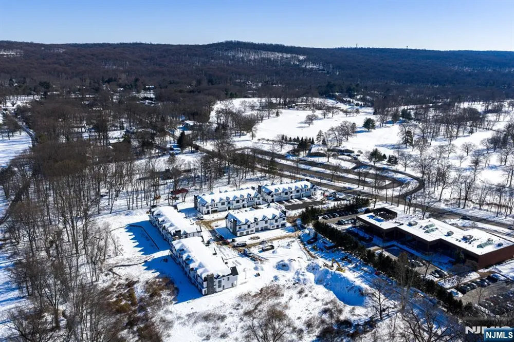 16-18 Paris Avenue 9 Rockleigh, NJ 07647