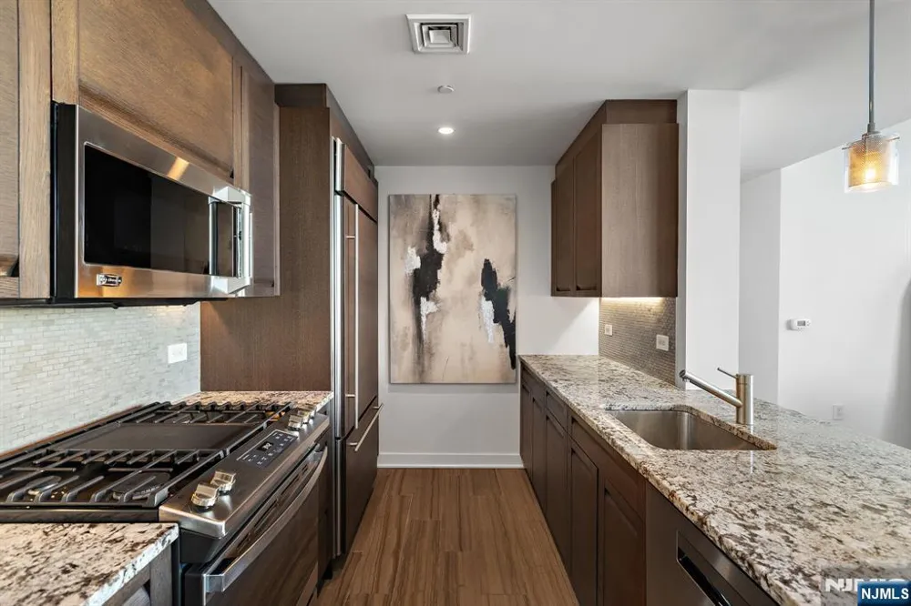 1000 Avenue At Port Imperial PH702 Weehawken, NJ 07086
