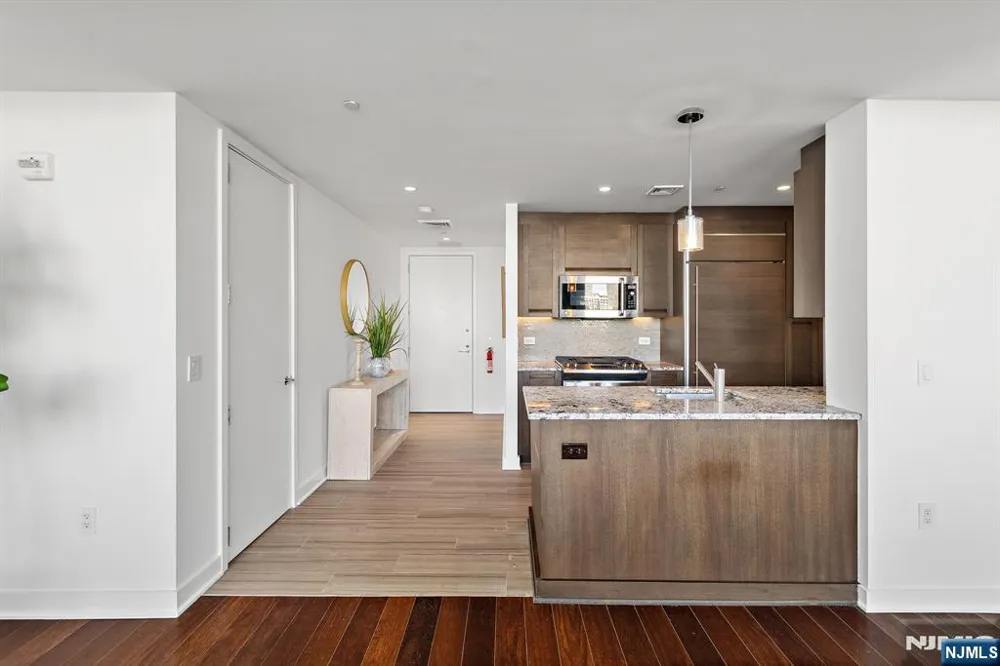 1000 Avenue At Port Imperial PH702 Weehawken, NJ 07086
