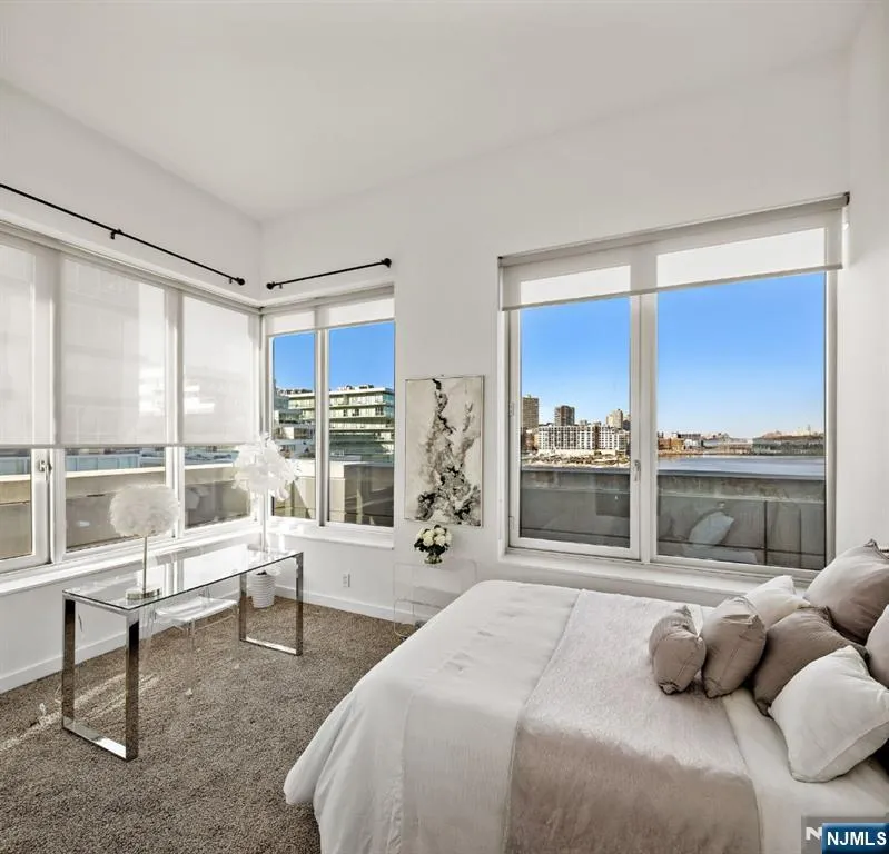 1000 Avenue At Port Imperial PH702 Weehawken, NJ 07086