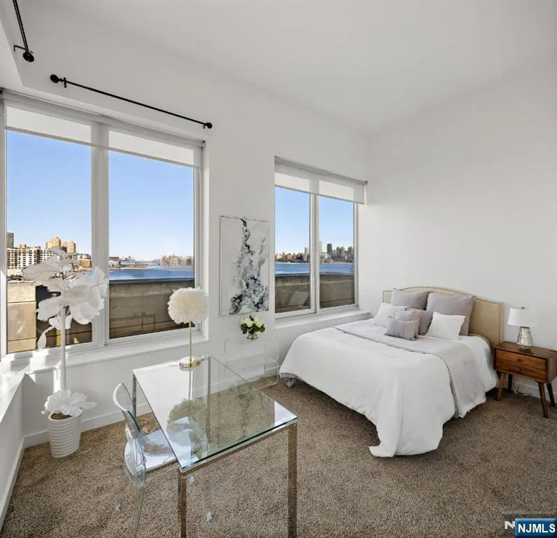 1000 Avenue At Port Imperial PH702 Weehawken, NJ 07086
