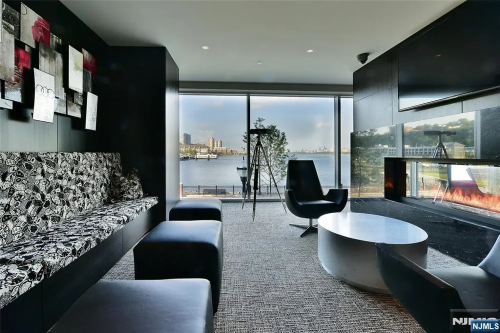 1000 Avenue At Port Imperial PH702 Weehawken, NJ 07086