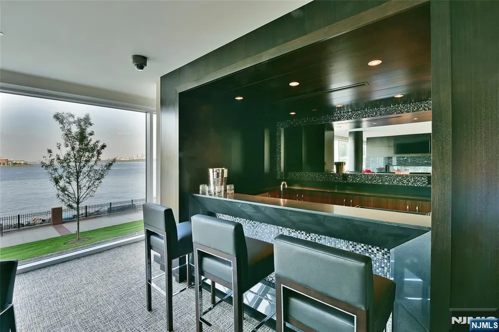 1000 Avenue At Port Imperial PH702 Weehawken, NJ 07086
