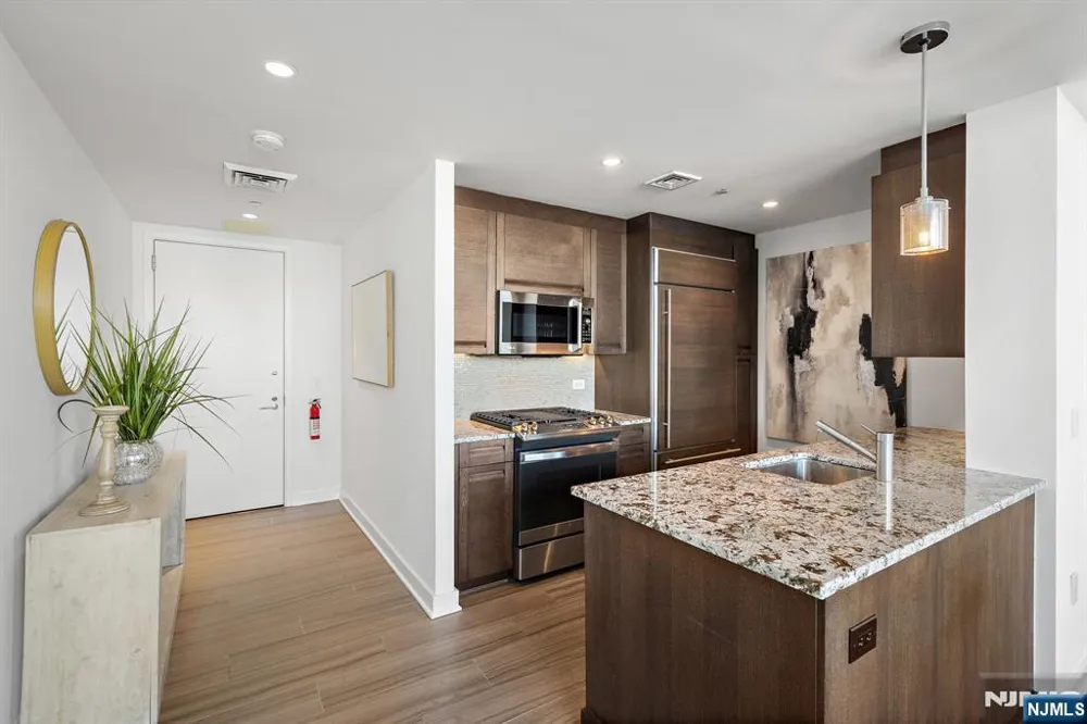 1000 Avenue At Port Imperial PH702 Weehawken, NJ 07086