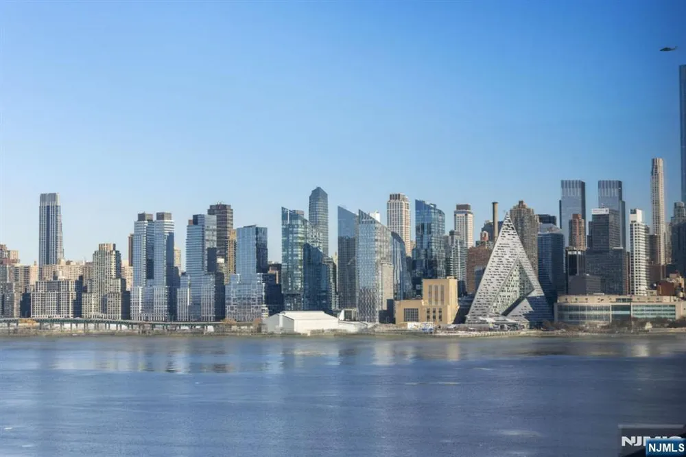 1000 Avenue At Port Imperial PH702 Weehawken, NJ 07086