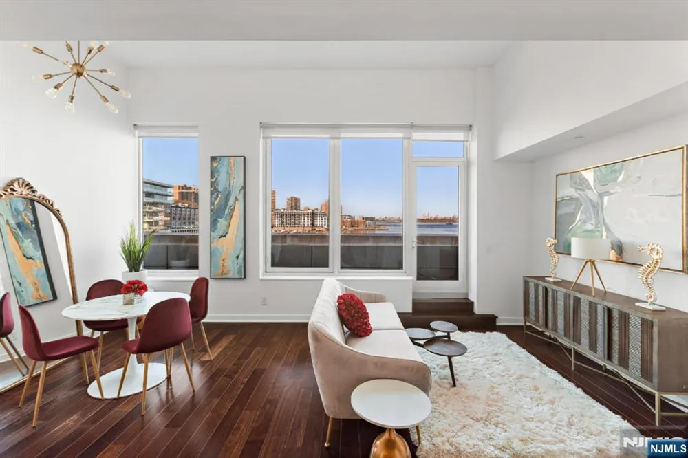 1000 Avenue At Port Imperial PH702 Weehawken, NJ 07086