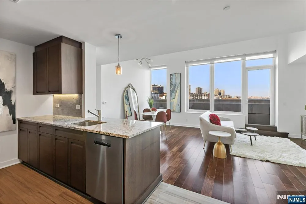 1000 Avenue At Port Imperial PH702 Weehawken, NJ 07086