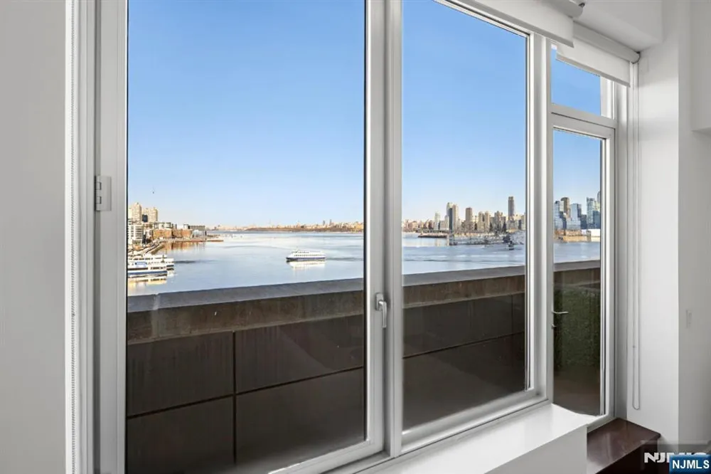 1000 Avenue At Port Imperial PH702 Weehawken, NJ 07086