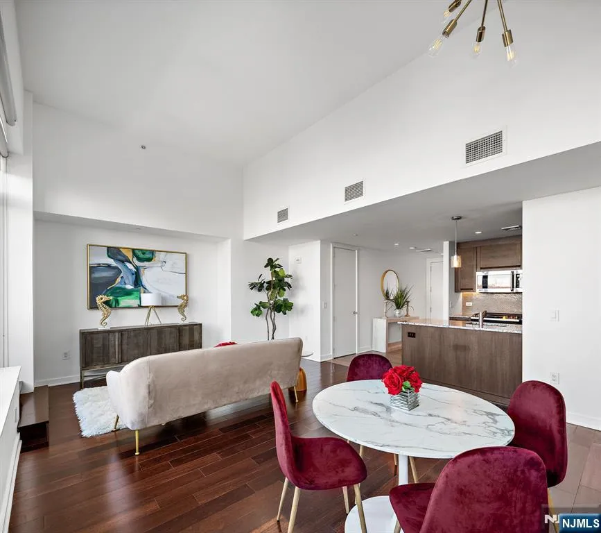 1000 Avenue At Port Imperial PH702 Weehawken, NJ 07086