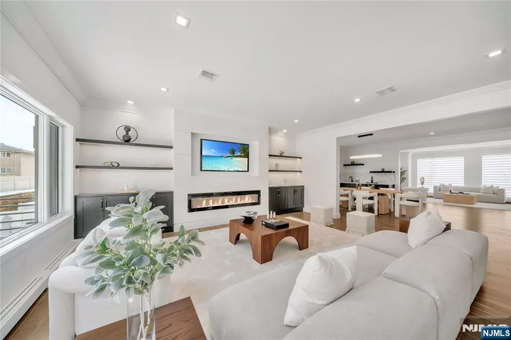 428 6th Street 1 Palisades Park, NJ 07650
