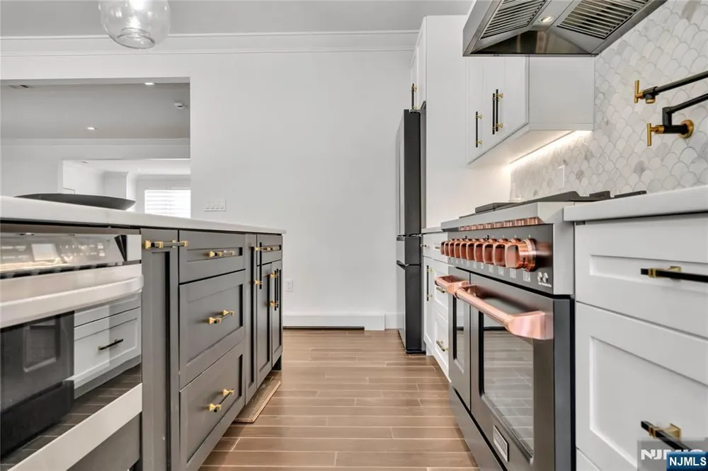 428 6th Street 1 Palisades Park, NJ 07650