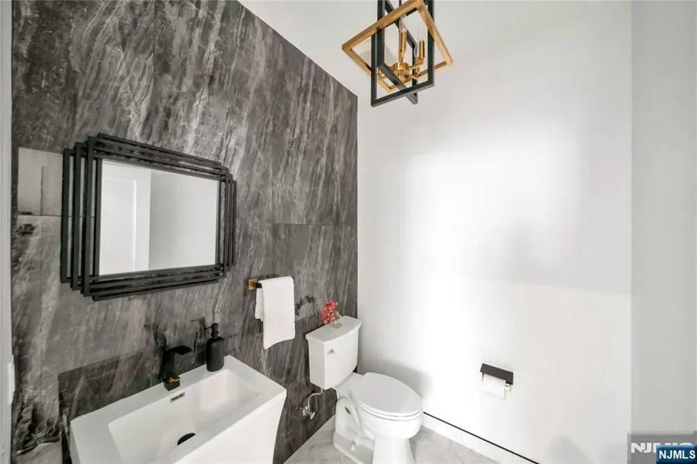 428 6th Street 1 Palisades Park, NJ 07650