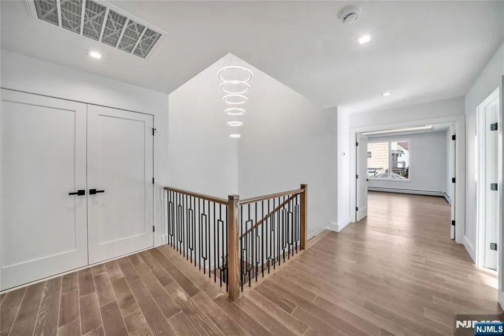 428 6th Street 1 Palisades Park, NJ 07650