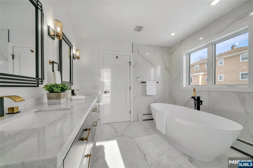 428 6th Street 1 Palisades Park, NJ 07650
