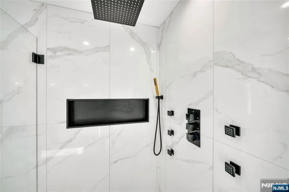 428 6th Street 1 Palisades Park, NJ 07650