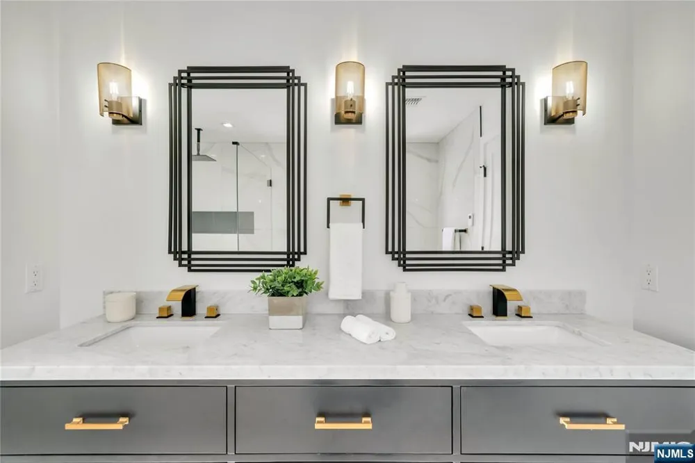 428 6th Street 1 Palisades Park, NJ 07650