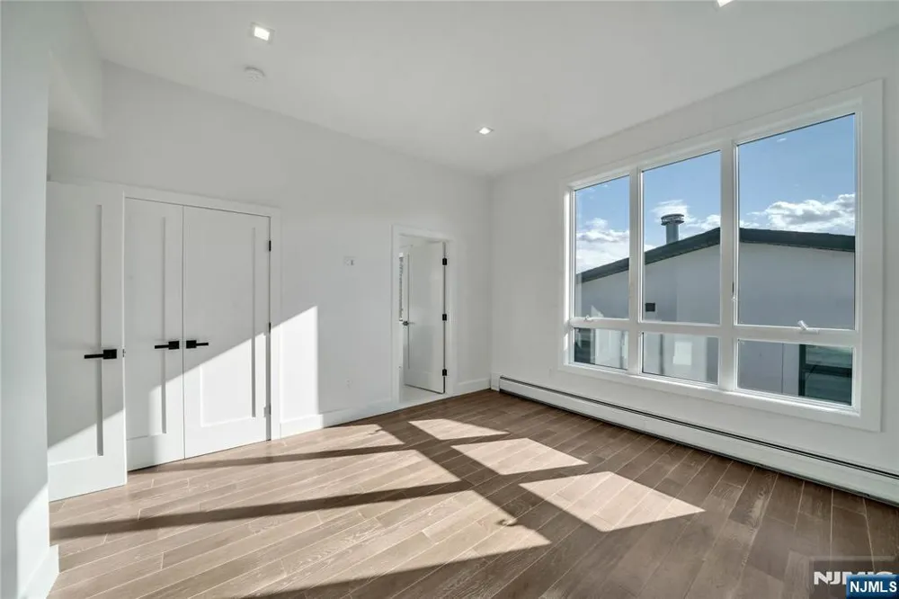 428 6th Street 1 Palisades Park, NJ 07650