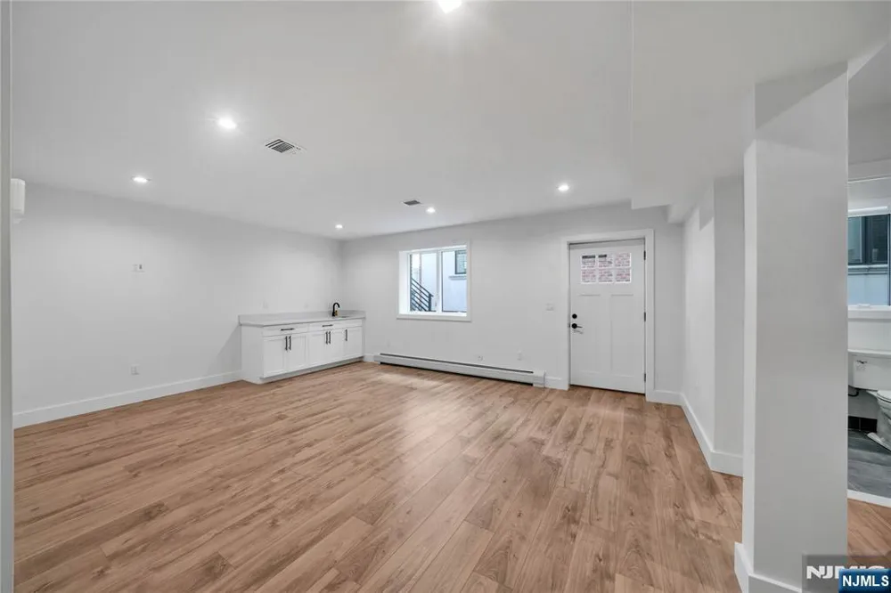428 6th Street 1 Palisades Park, NJ 07650