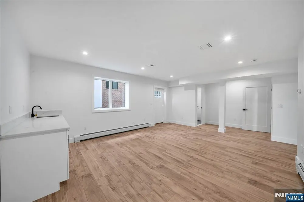428 6th Street 1 Palisades Park, NJ 07650