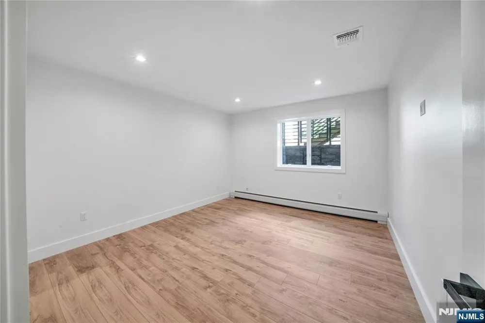 428 6th Street 1 Palisades Park, NJ 07650