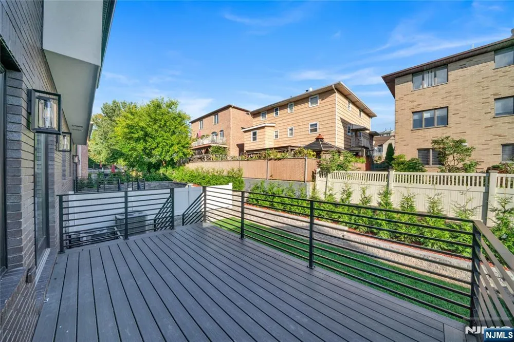 428 6th Street 1 Palisades Park, NJ 07650