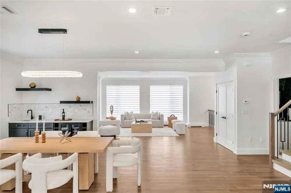 428 6th Street 1 Palisades Park, NJ 07650