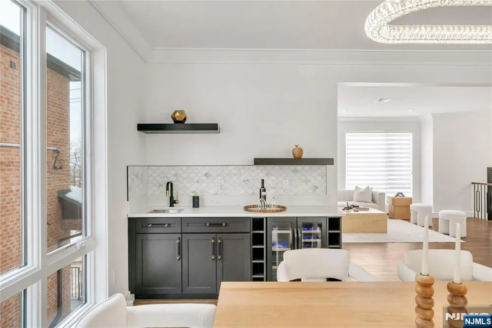 428 6th Street 1 Palisades Park, NJ 07650