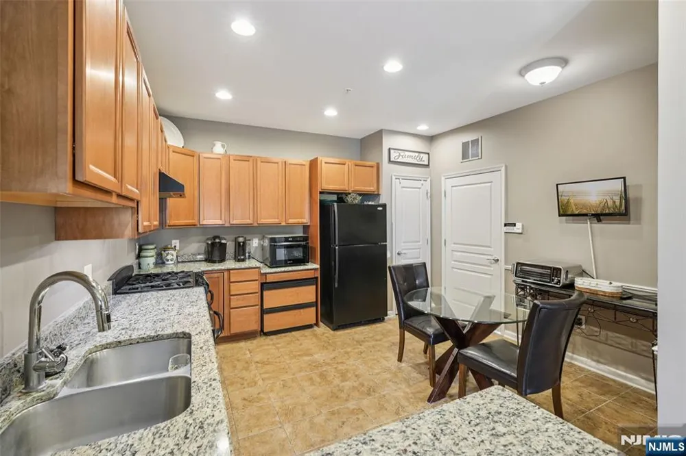 2217 Warrens Way Wanaque, NJ 07465