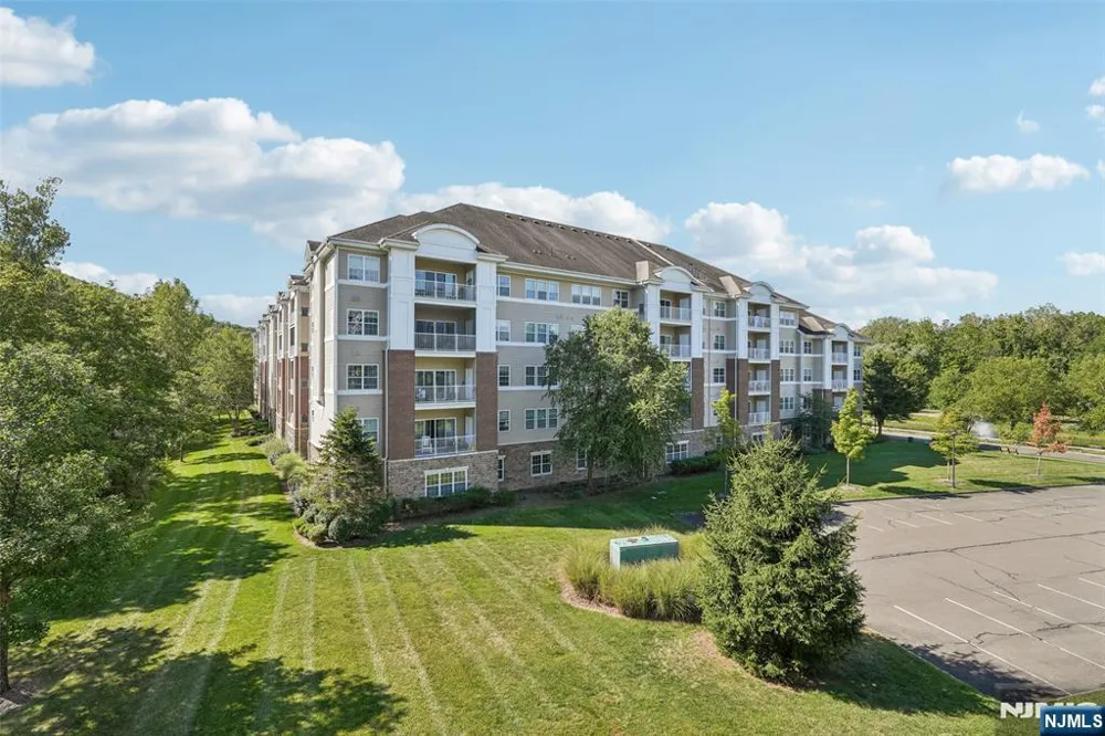 2217 Warrens Way Wanaque, NJ 07465