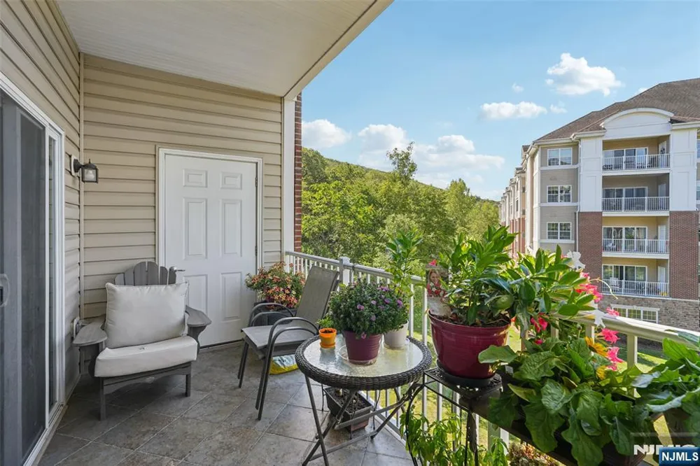 2217 Warrens Way Wanaque, NJ 07465