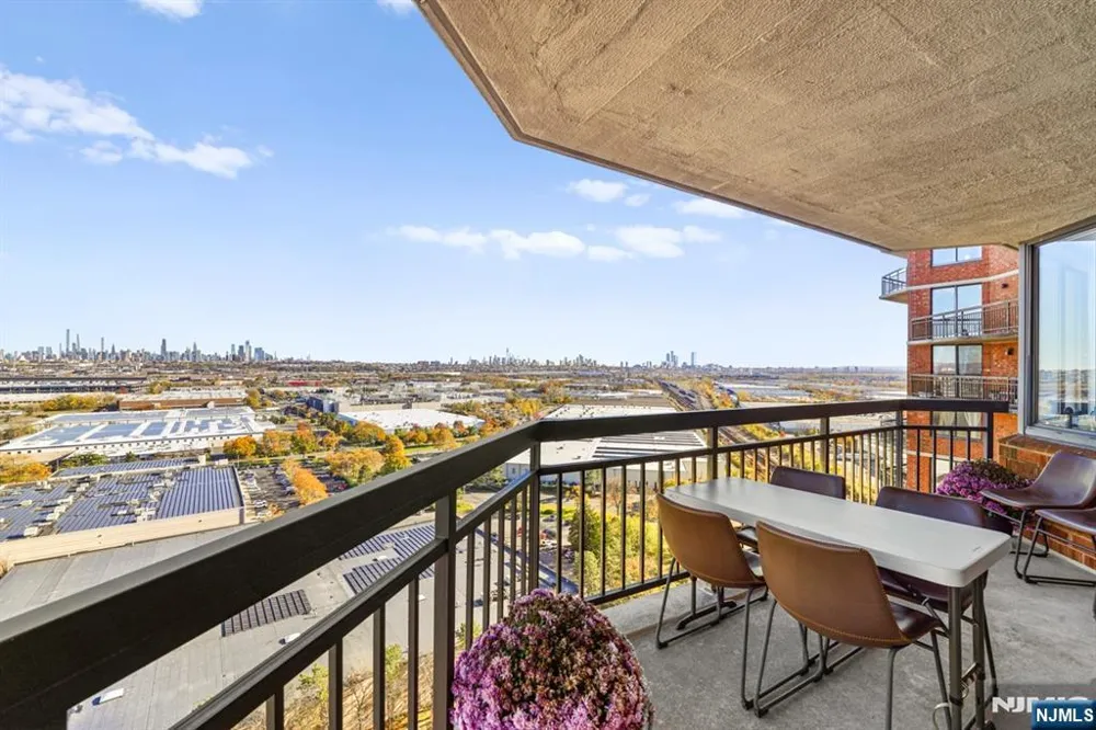 2005 Harmon Cove Tower Secaucus, NJ 07094