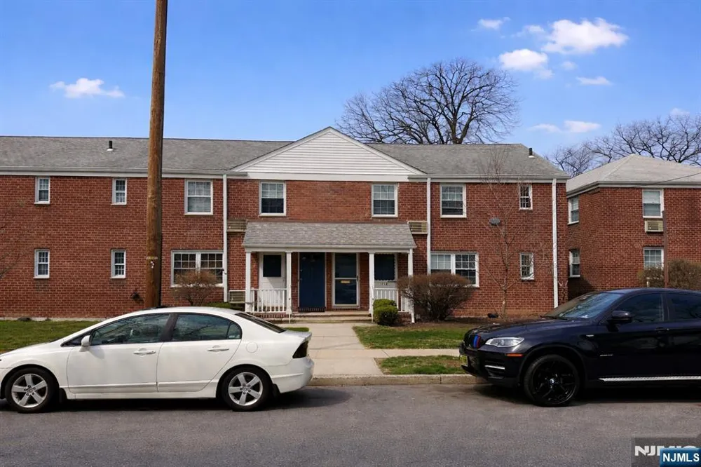 118 Darwin Avenue 30 Rutherford, NJ 07070